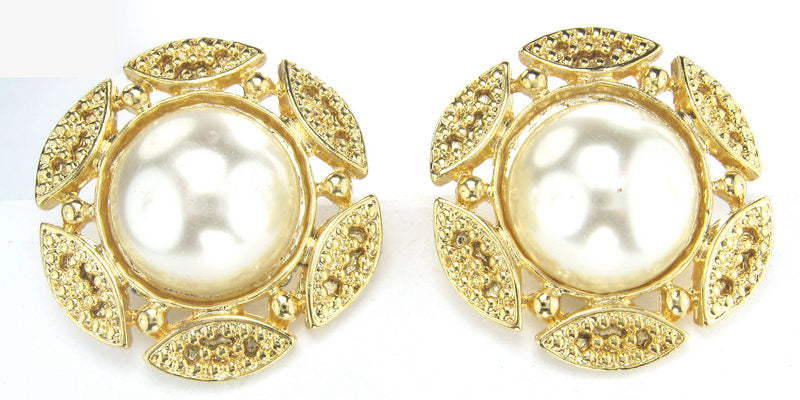 Earrings Pearl. Gold/C