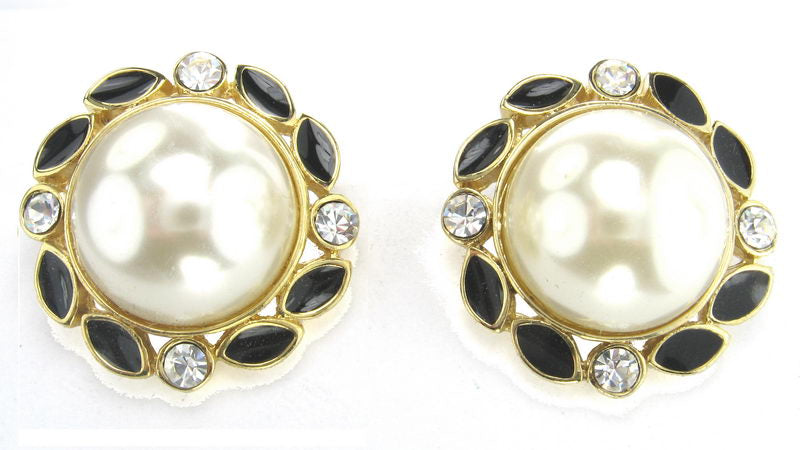 Elegant earrings featuring lustrous pearls, gold plating, and striking black enamel accents for a sophisticated look.