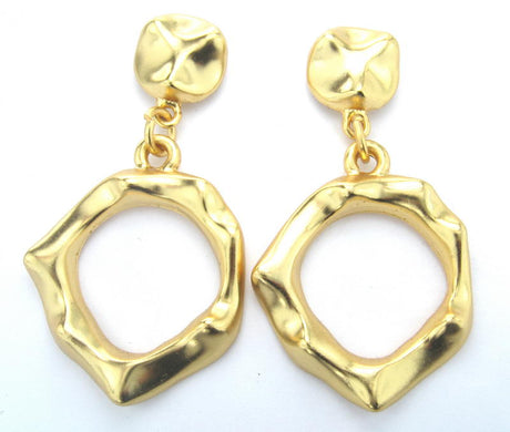 Exquisite Earrings Mg with a contemporary design, perfect for elevating style on any occasion.