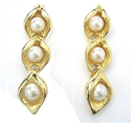 Elegant gold pearl earrings showcasing lustrous pearls in a timeless design, perfect for any occasion.