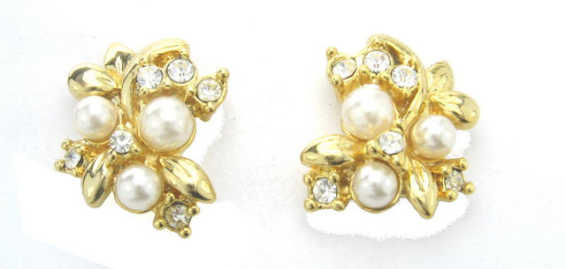 Elegant gold and rhodium earrings with a modern design, perfect for any occasion, offering lasting shine and comfort.