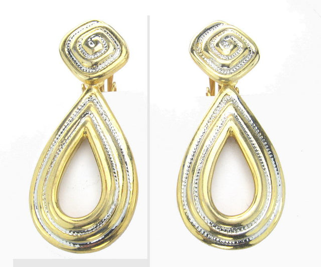 Elegant gold earrings featuring intricate designs and a brilliant shine, perfect for any occasion.