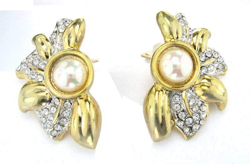 Gold pearl earrings featuring rhodium plating and clear rhinestones for a chic, elegant look ideal for any occasion.