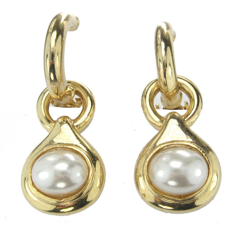 Gold pearl earrings featuring lustrous pearls and radiant gold, perfect for elevating any outfit with elegance.