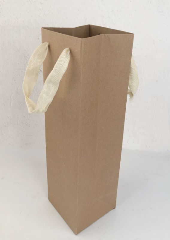Set of 12 eco-friendly kraft wine bags, 36cm tall, perfect for elegant gift packaging and personalization.
