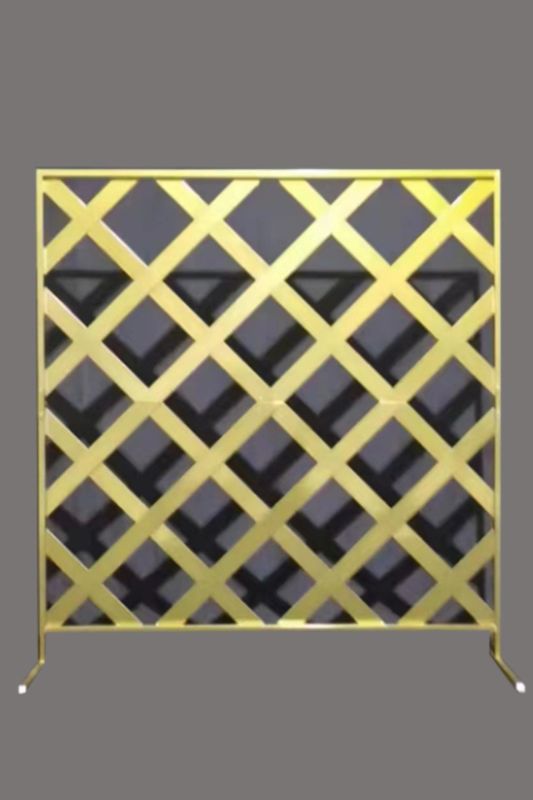 Elegant gold modern lattice frame backdrop, 150cm x 150cm, crafted from durable steel for stylish events and photo opportunities.
