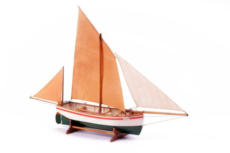 Detailed wooden ship model kit of the historic Le Bayard fishing vessel from Normandy, ideal for modelers and maritime enthusiasts.