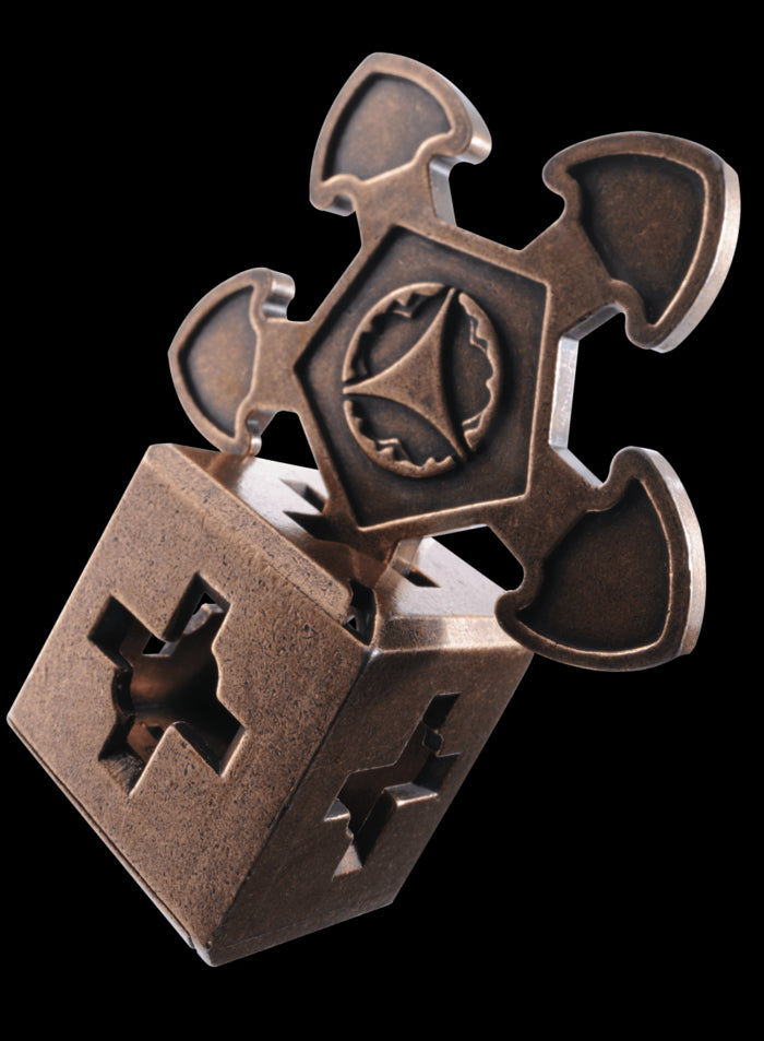 Huzzle Puzzle O'gear (Lv3) features a creative gear movement for adults, combining logic and dexterity in a compact design.