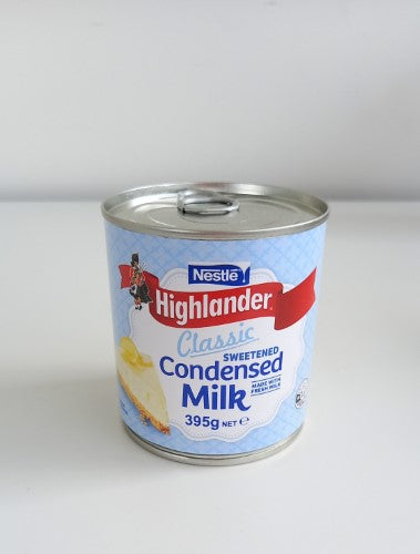 Creamy Highlander sweetened condensed milk in a 395gm tin, perfect for enhancing desserts and beverages.