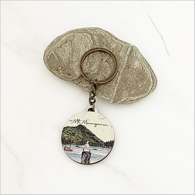 Lightweight pine veneer keychain featuring Mt Maunganui design, perfect for Kiwiana-inspired gifts or souvenirs.