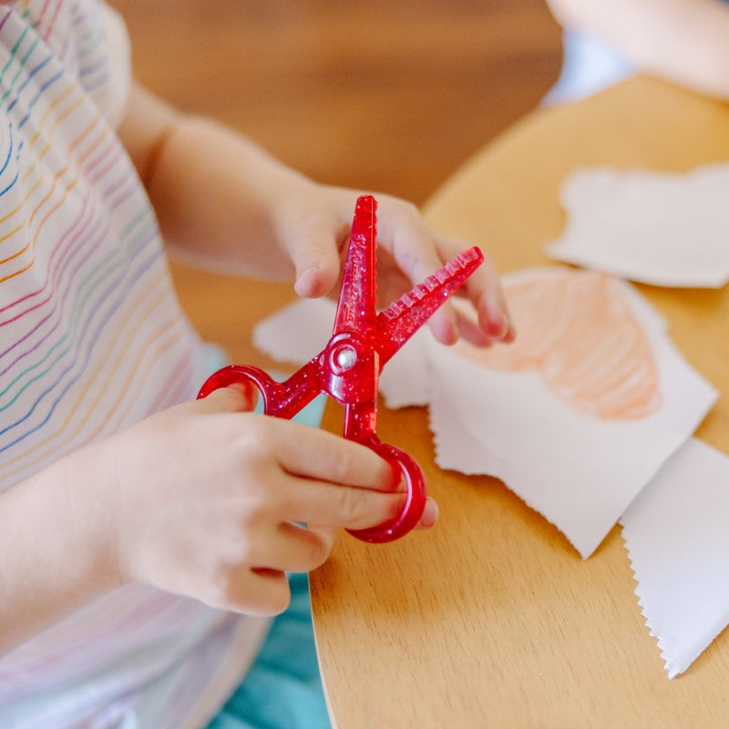 Child-safe scissor set with 2 pairs for kids; cuts paper safely in straight and zigzag lines, ideal for creative projects.