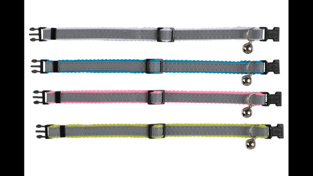 Elastic cat collar with reflective stripe, adjustable for fit, includes a safety bell and quick-release snap lock for convenience.