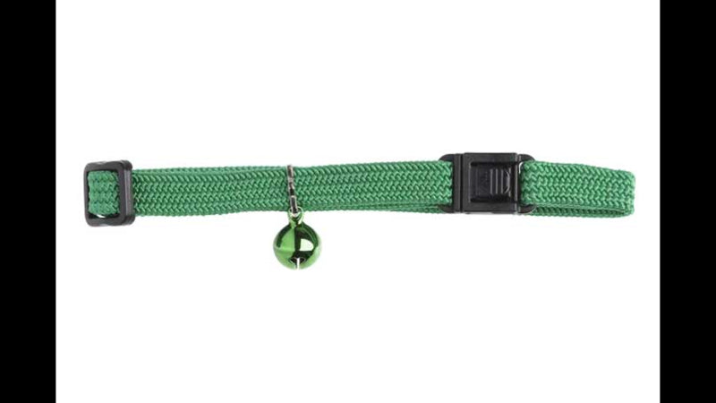 Elastic green cat safety collar with a bell, ensuring safety and style for outdoor adventures.