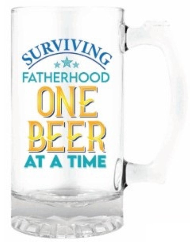 Tankard celebrating fatherhood, 490ml capacity, durable design for dads enjoying beverages and sharing stories.