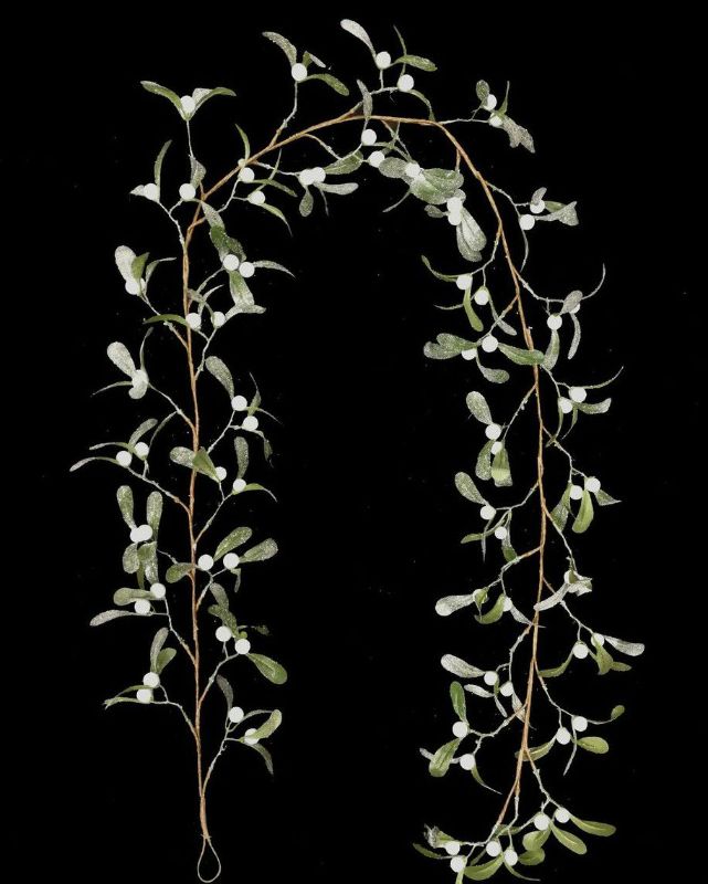 Lush 1.8m artificial mistletoe garland for festive decor, featuring realistic leaves and berries, perfect for holiday celebrations.
