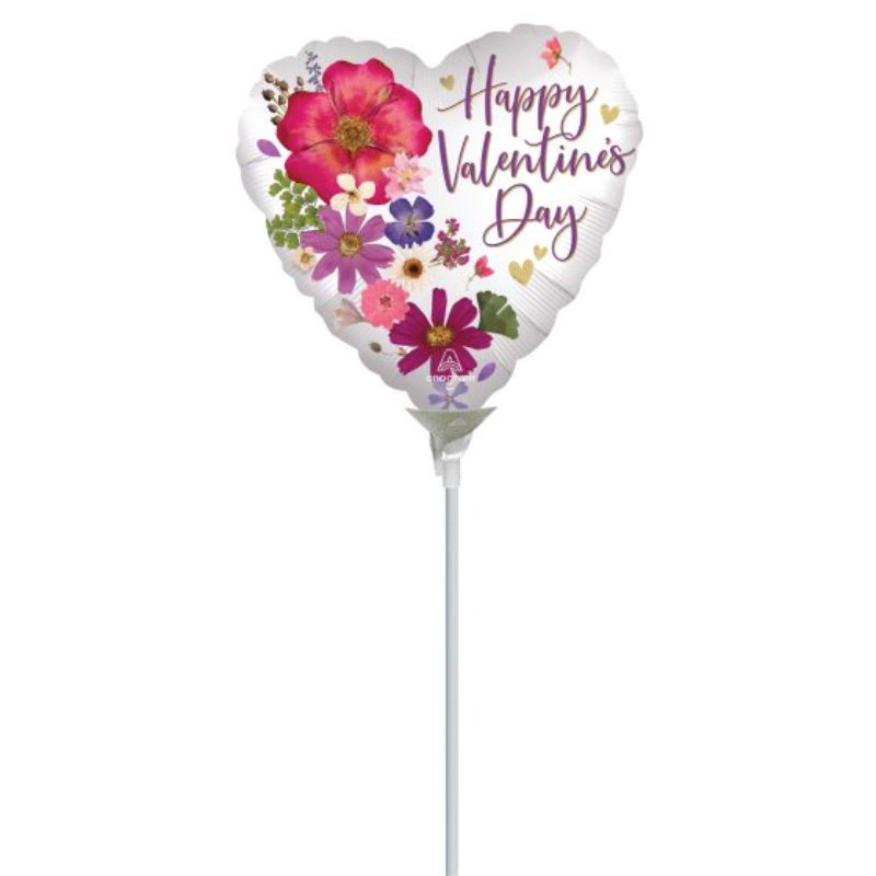 Vibrant 22cm pressed flower arrangement for Valentine's Day, perfect for gifts and home decor celebrating love.