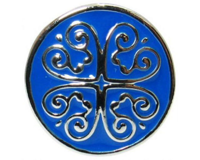 Elegant Celtic Heart snap in vibrant blue, perfect for personalizing jewelry and symbolizing love and connection.