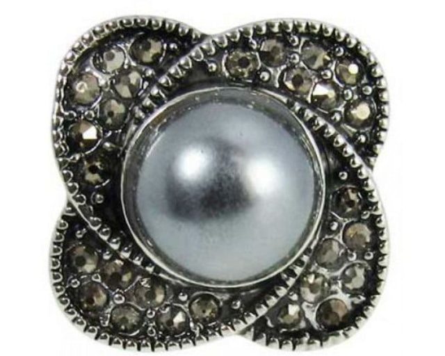Elegant snap featuring a black faux pearl at its center, surrounded by delicate flower petals for stylish personalization.