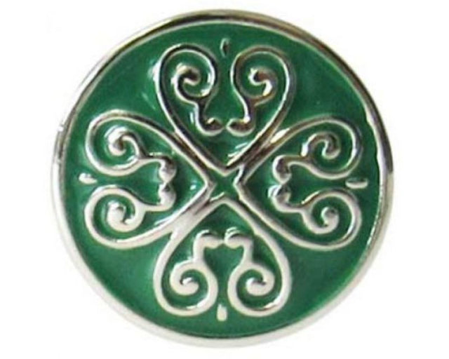 Celtic Hearts Green snap featuring intricate heart motifs in vibrant green, perfect for personalized jewelry.