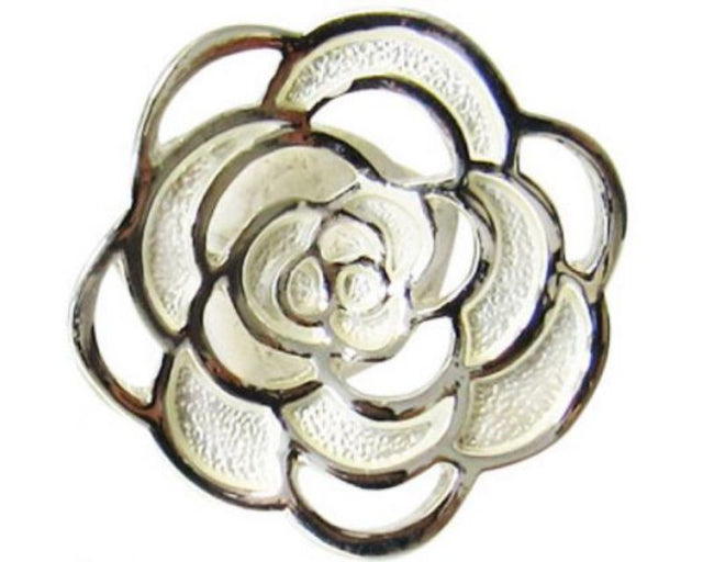 Elegant Snaps REDFOX in White Gold Rose, featuring a unique design that adds sophistication and versatility to any outfit.