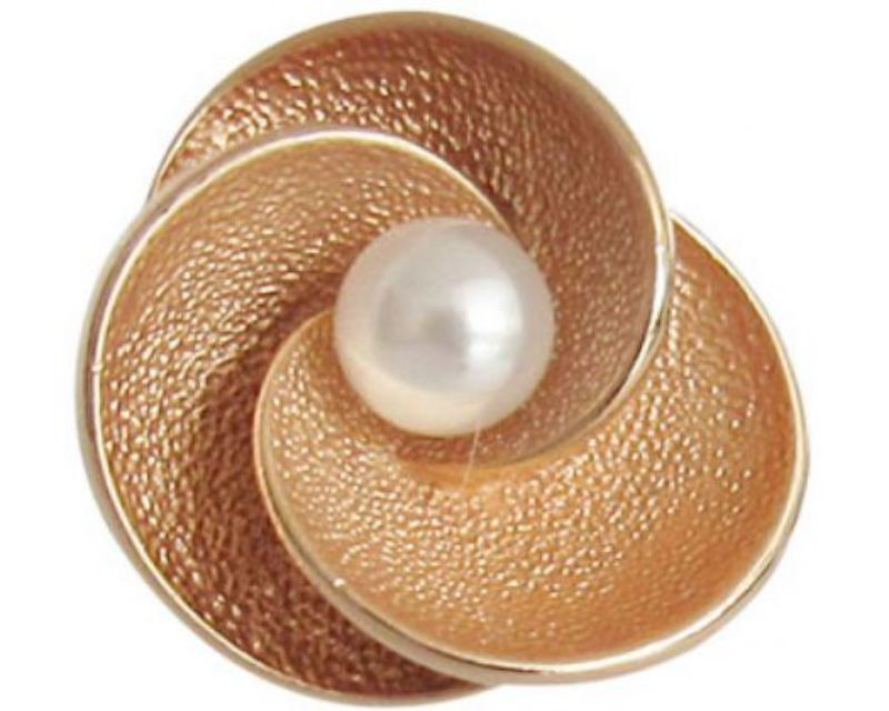 Elegant rose gold snap charm featuring a pearl flower design, perfect for versatile styling and special occasions.