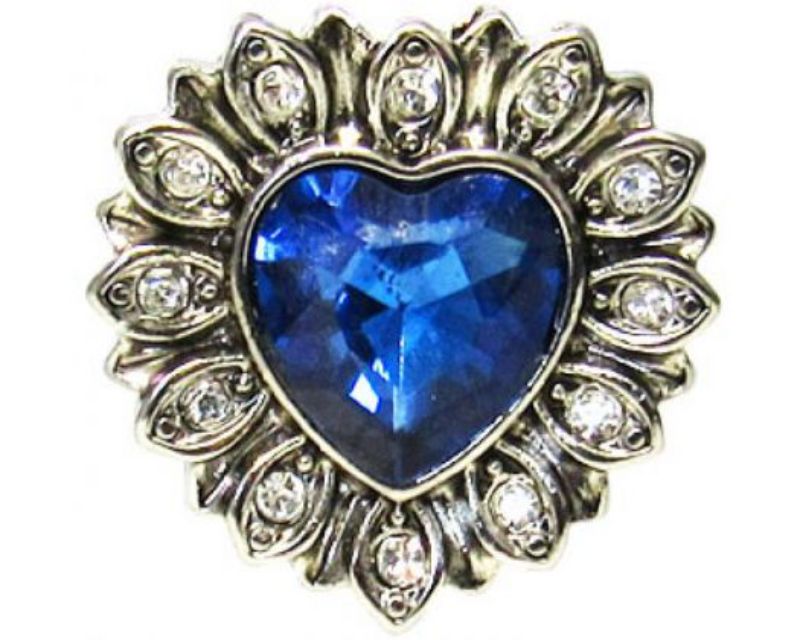 Blue heart earrings from Snaps REDFOX, adding elegance and versatility to any outfit with a lightweight design.