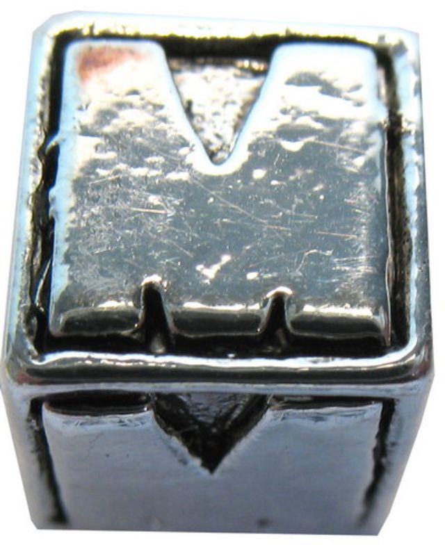 Square metal letter beads 'M' in a pack of 4, perfect for personalizing jewelry and crafts with a chic design.