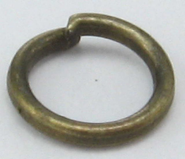 Antique bronze 5mm jump rings pack of 1000, ideal for secure jewelry crafting and adding vintage flair to designs.