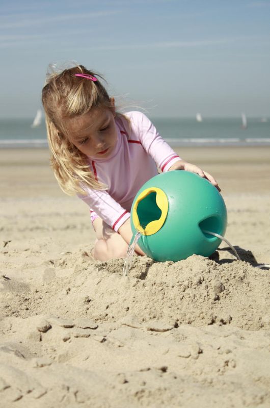 Ballo Bucket in green, a durable, spherical beach toy designed for easy scooping and pouring, ideal for creative outdoor play.