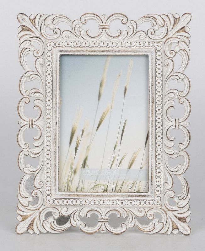 Natural wood photo frame for 4" x 6" photos, perfect for displaying cherished memories in elegant simplicity.