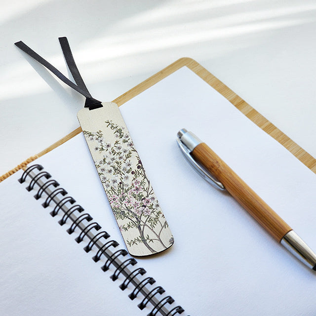 Greeting card featuring Sarah Featon's Manuka flower illustration, includes bamboo bookmark and kraft envelope.