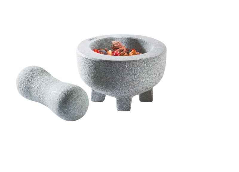 Gefu Crunchy 10cm granite mortar and pestle for crushing spices, enhancing flavors in culinary creations.