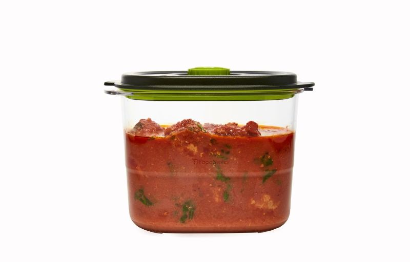 Vacuum-sealed 8-cup container by Sunbeam for preserving and marinating food, BPA-free and microwave safe.