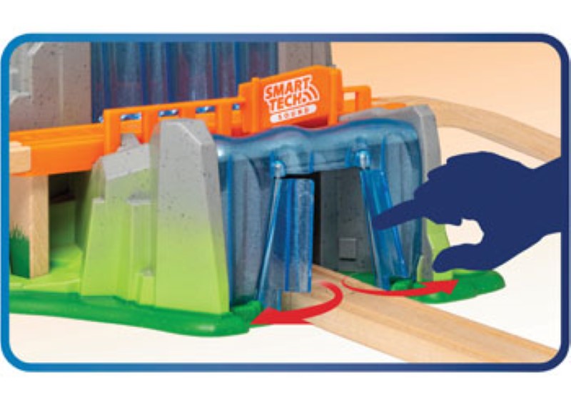 BRIO Smart Tech Sound Waterfall Tunnel set with 4 pieces, featuring sounds of a jungle and running water for interactive play.