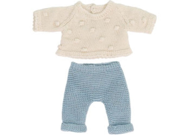 Cozy sweater and stylish trousers for 21cm dolls, designed to inspire creativity and imaginative play.