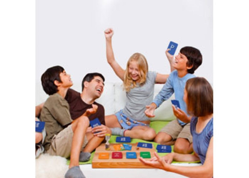 Fast-paced family game, Skillmatics Rapid Rumble, promoting quick-thinking and laughter through fun category challenges.