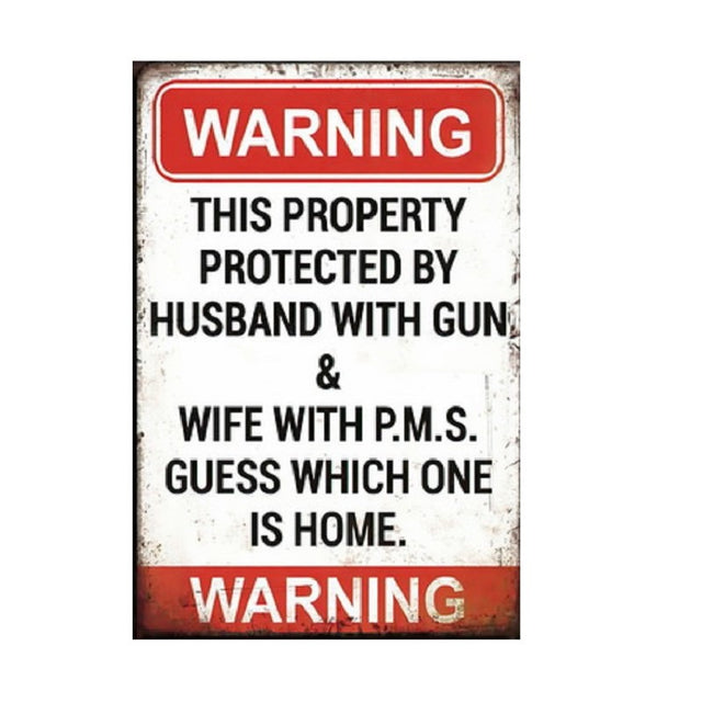 Bold Warning Metal Wall Art, 30x20 cm, adds industrial flair to rooms, perfect for man caves or workshops. Easy to hang.