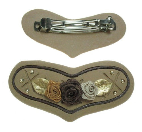 Versatile 100x45mm plastic hairclip for secure hold and styling, ideal for all hair types and everyday use.