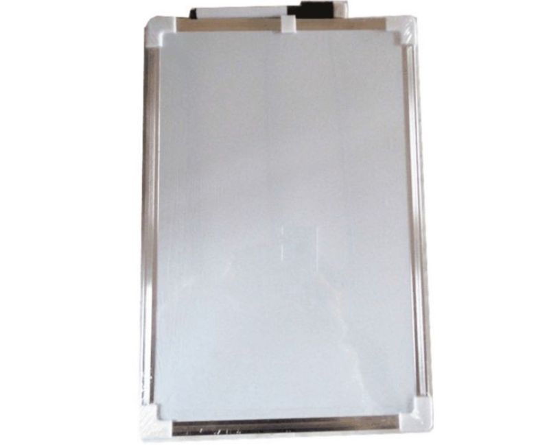 Three lightweight 30 x 20 cm whiteboards with pens, ideal for teaching, note-taking, and group discussions.