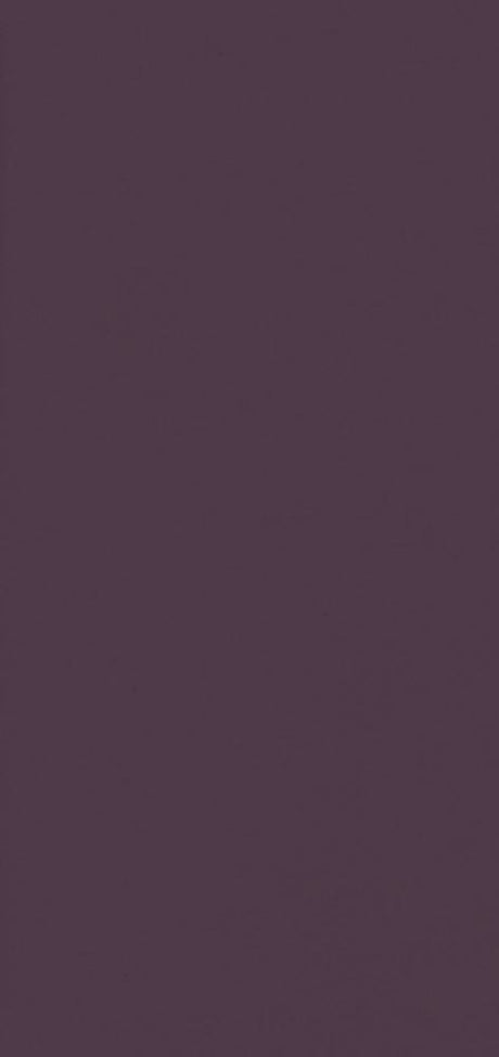 Plum-colored table cover (125 x 180 cm) in durable Dunicel material, perfect for elegant dining occasions and easy clean-up.