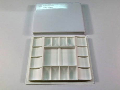 Robust plastic palette with 16 wells, lid, and mixing areas for watercolour and acrylic artists.