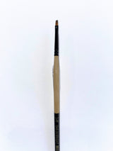 Short-handled Das 20b synthetic brush with golden nylon bristles for precise detail and bold painting strokes.