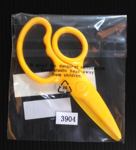 Child-friendly dough scissors designed for safe, fun baking activities, perfect for kids to cut dough creatively.