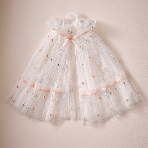 Lightweight tulle cape with daisy design for imaginative play, perfect for children ages 3-8 at dress-up parties and events.