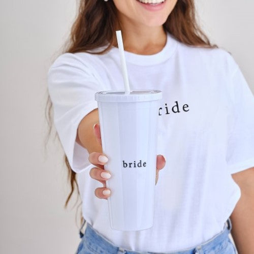 White Hen Party Bride Straw Cup with 'bride' print, 700ml capacity, perfect for cocktails and celebrations.