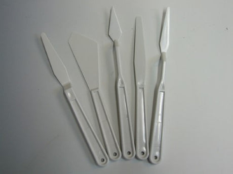 Set of 5 colorful plastic palette knives with various shapes for mixing and applying paint, ideal for artists and DIY enthusiasts.