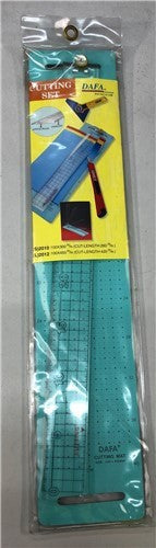 2012 Cutting Set with 40cm ruler and durable mat, ideal for precise cutting in crafting and DIY projects.