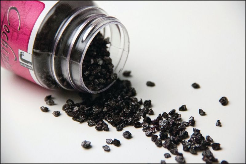 Vibrant Cochineal Jacquard dye (28.35g) for crafting, offering shades of reds, purples, and excellent washfastness on natural fibers.