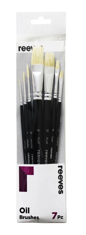 Reeves 7-piece oil colour brush set with hog bristles, featuring short handles for precision in painting.