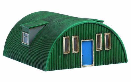 Hornby Corrugated Nissen Hut for model railways, featuring authentic details and high-quality materials for realistic scenes.